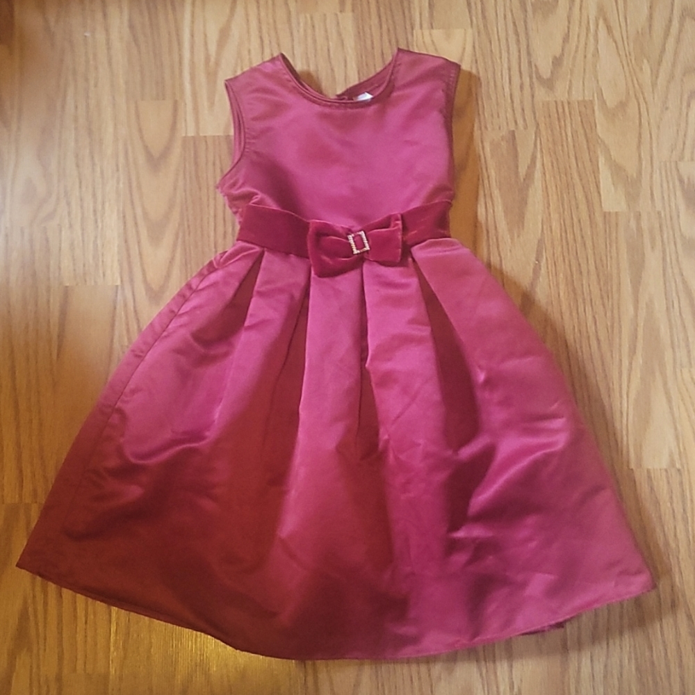 Adorable Girl's Red Christmas dress with velvet bow -  size 6.